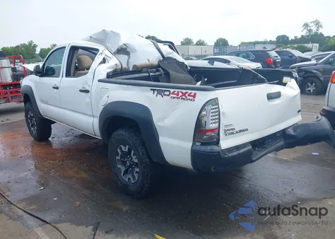 2015 Toyota Tacoma Base V6 z USA, uszkodzony, nr VIN 5TFLU4EN4FX126374
